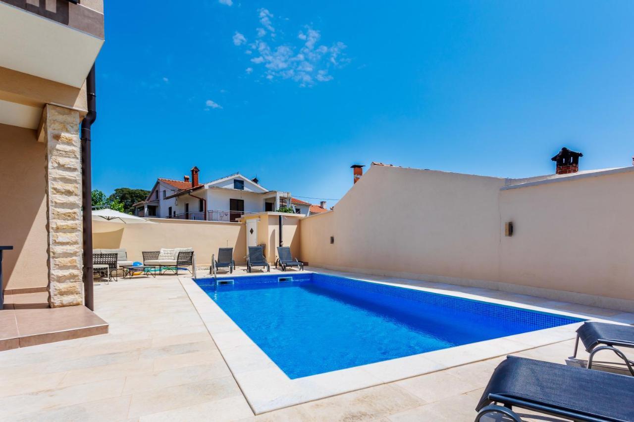Villa Queen Jelena Galizana Exterior photo